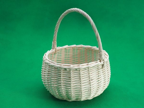 Koszyczek Wielkanocny Bolerek Biały - sklep z wiklina- zdjęcie
