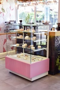 Witryna cukiernicza chłodnicza Dolce Visione Premium 1300 Bianco | podświetlany cokół | białe wnętrze | 1300x670x1300 mm