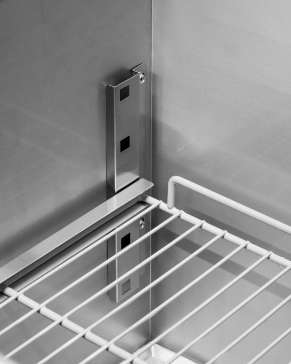 Stół chłodniczy 3-drzwiowy RQS903 S/S TOP | z rantem | 368 l | agregat dolny | 1367x700x960 mm