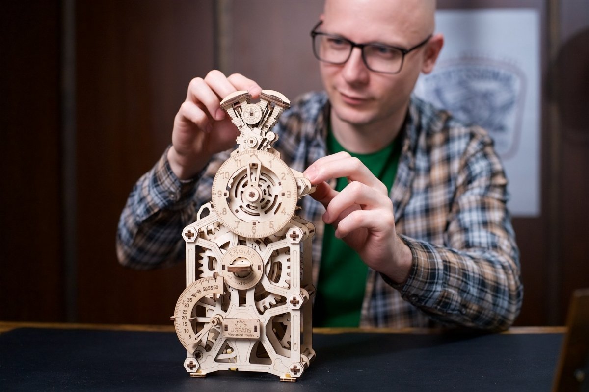 Puzzle 3D Drewniane Zegar Engine Clock uGEARS