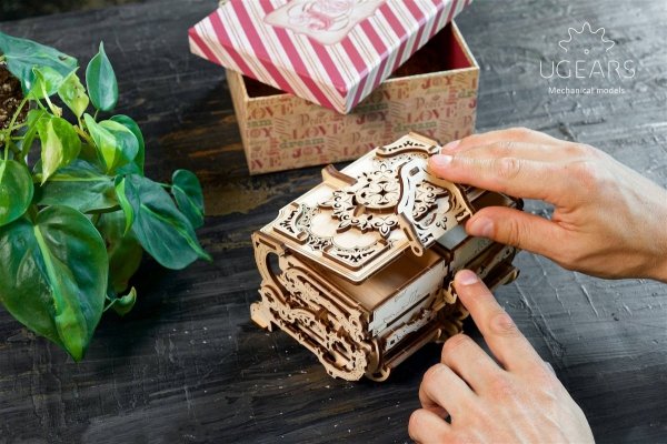 Puzzle 3D Drewniane Antyczna Szkatułka uGEARS