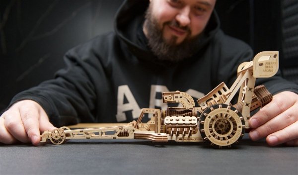 Puzzle 3D Drewniane Top Fuel Dragster uGEARS