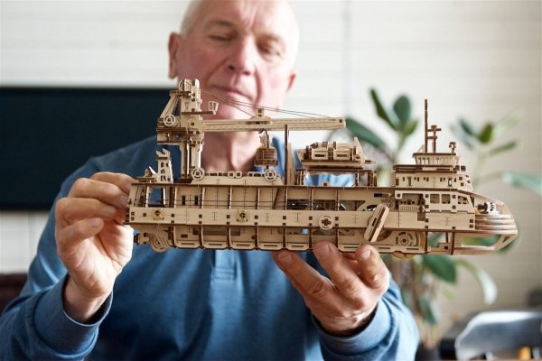 Puzzle 3D Drewniane Statek Badawczy uGEARS