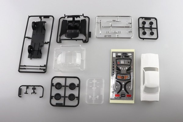 Aoshima 05883 1/32 SNAP KIT#09-B Nissan Skyline 2000 GT-R (White)