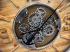 Zegar ścienny 80 cm, styl retro-industrialny, metalowe wskazówki i cyfry na tle drewna