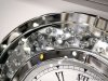 Ekskluzywny okrągły lustrzany zegar z kryształkami diamentowymi o średnicy 50 cm.