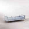 3-osobowa sofa do salonu rozkładana z funkcją spania z aksamitu kolor dusk blue na metalowych nóżkach