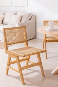 Drewniane krzesło do jadalni  z ażurowym ratanowym oparciem  Matti w kolorze naturalnym