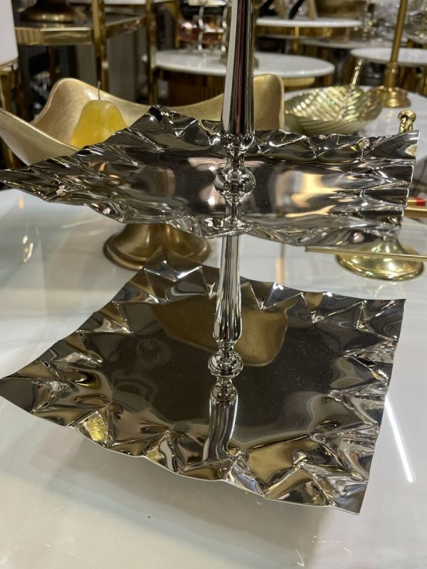 Elegancka metalowa patera 3-piętrowa na ciasto z uchwytem - kolor srebrny