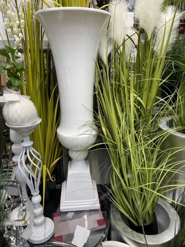 Bardzo elegancki wysoki wazon do ekspozycji dużych kwiatów, roślin