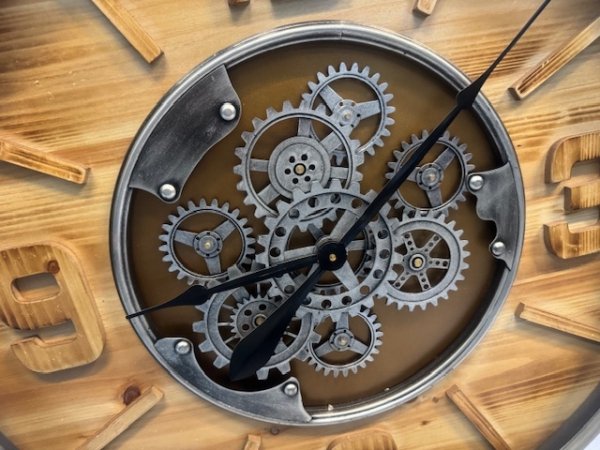 Zegar ścienny 80 cm, styl retro-industrialny, metalowe wskazówki i cyfry na tle drewna