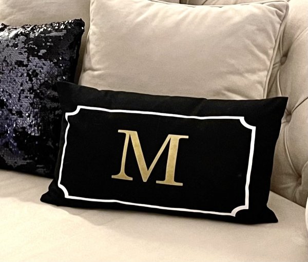 Poduszka z monogramem dekoracyjna poducha do salonu welurowa