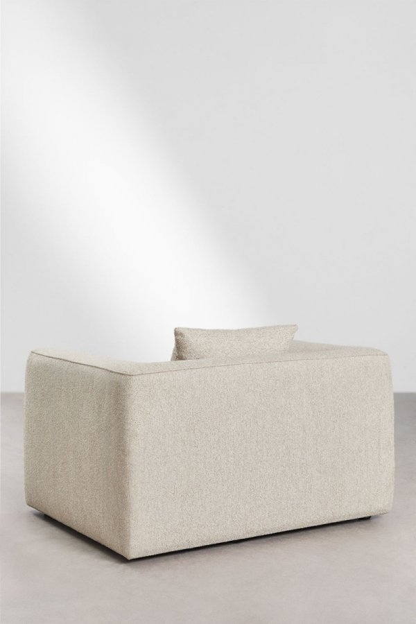 Fotel tapicerowany Cardea w kremowo-beżowej tkaninie w aranżacji salonu - SKLUM 