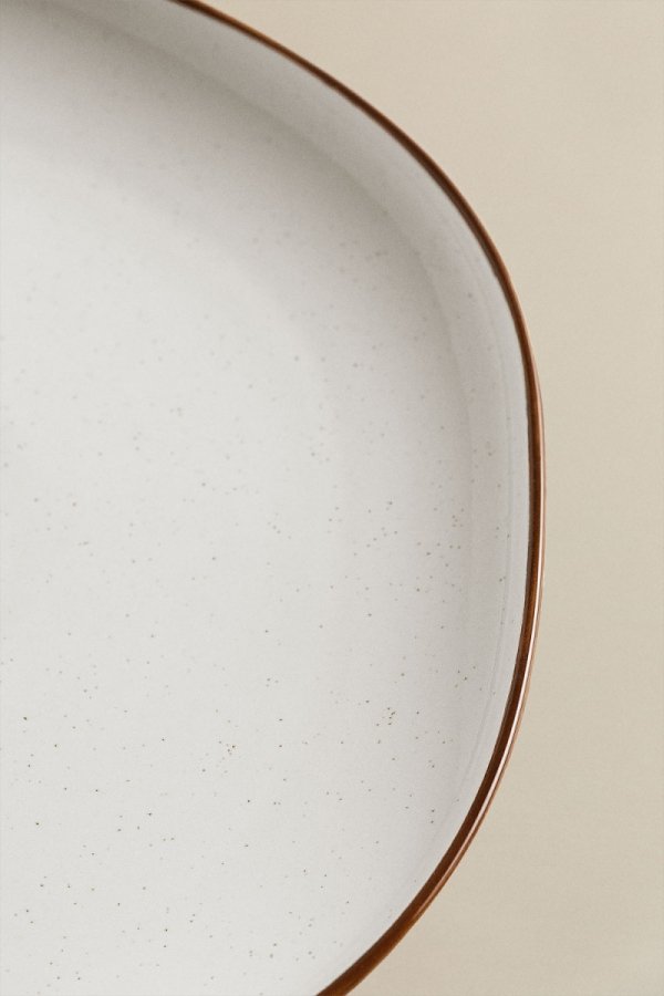 Zestaw 4 talerzy deserowych Bremen z porcelany o pastelowych kolorach i nieregularnym wykończeniu, idealny do stylu boho i eleganckich aranżacji stołu