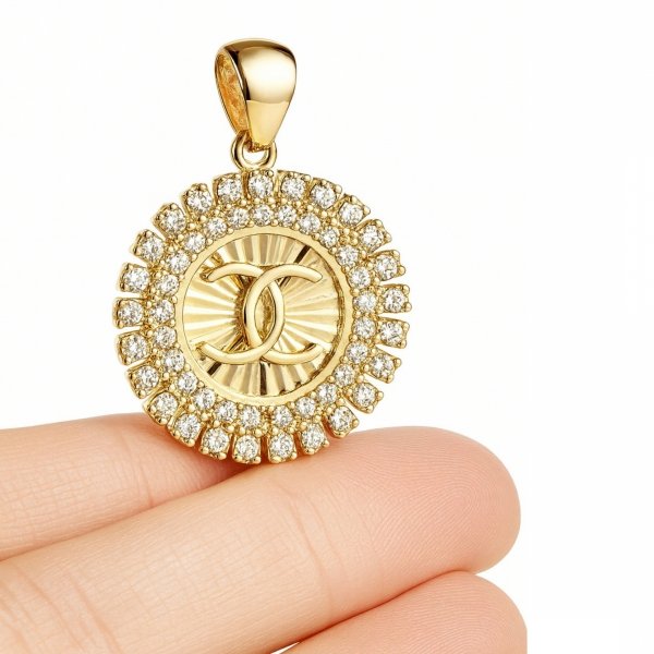 Wisior koło cyrkonie litery złoto 585 