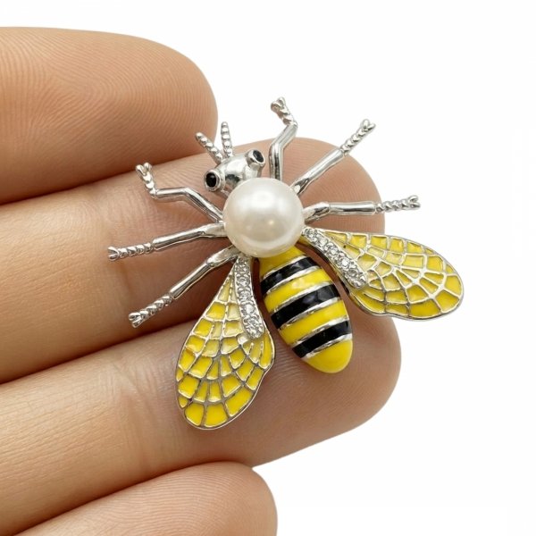 Broszka w kształcie pszczoły z perłą srebro 925