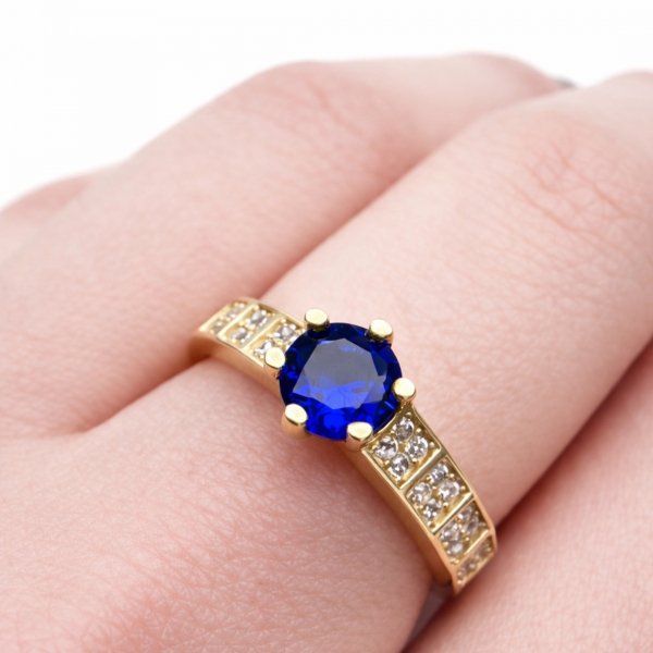 Pierścionek centralny kamień w kolorze szafiru R.17 złoto 585 