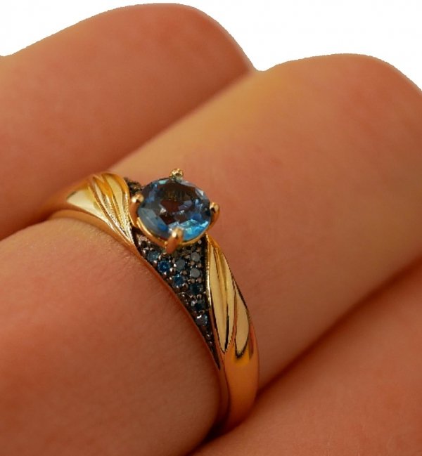 Pierścionek R.17 diamenty 18/0.06ct  TOPAZ złoto 585 