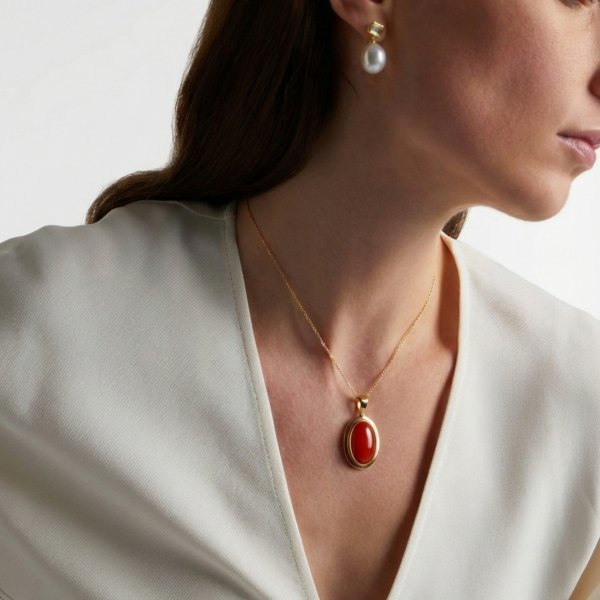 Zawieszka z koralem naturalnym o owalnym kształcie złoto 585 