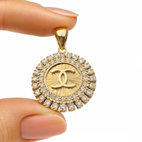 Wisior koło cyrkonie litery złoto 585 