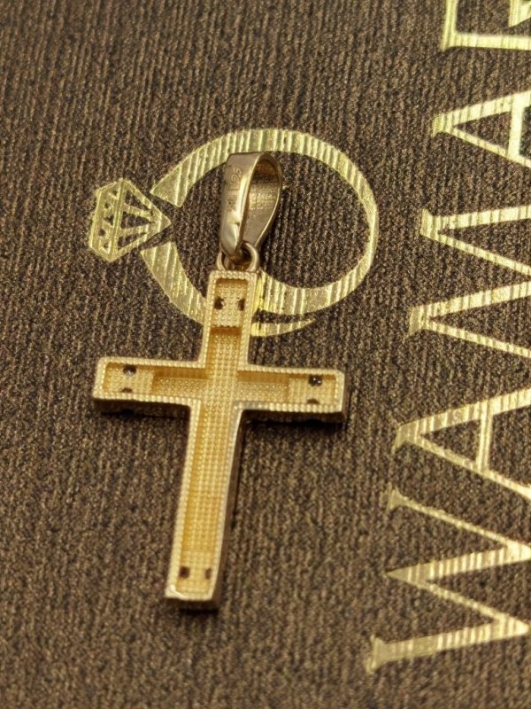 Krzyżyk z diamencikami złoto 585
