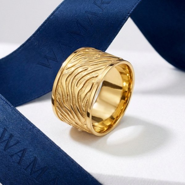 Szeroki pierścionek z rzeźbioną fakturą R.13 złoto 375