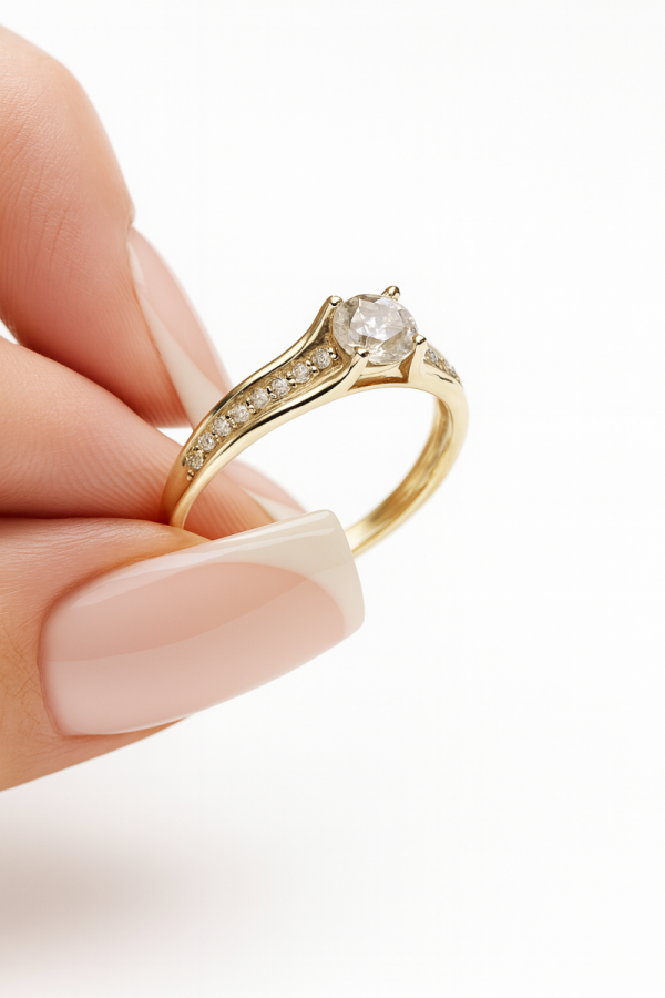 Pierścionek delikatna wstęga z oczkiem R.16 złoto 585