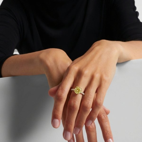 Pierścionek z kamieniem w kolorze cytrynu o szlifie brylantowym R.13 złoto 585