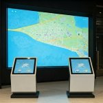 Mapy i kioski informacyjne z wykorzystaniem wyświetlaczy digital signage.