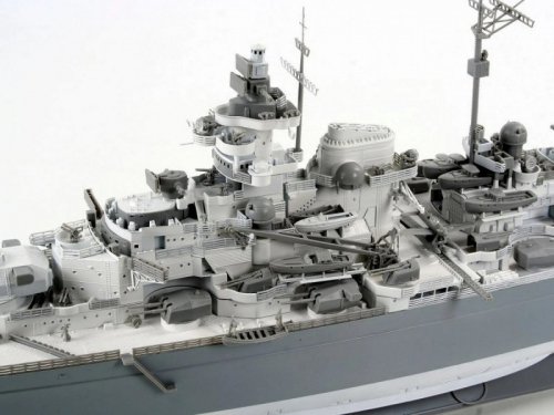 Revell Model plastikowy statek Tirpitz 1:350
