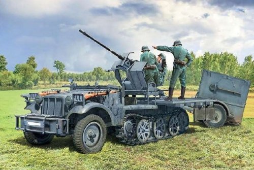 Italeri Model plastikowy Sd.Kfz 10/4 z Flak 30 i załogą 1/35