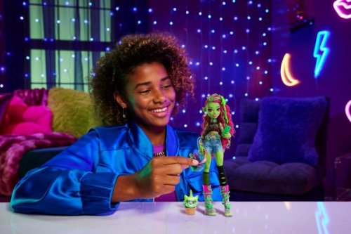 Mattel Lalka Monster High Venus McFlytrap + kotek Chewlian