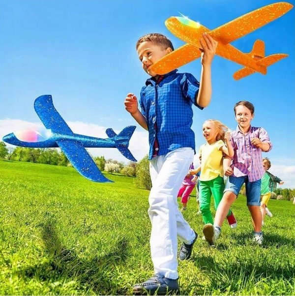 4x Styroporflugzeug Flugzeug Spielzeug LED Flieger Segelflugzeug Wurfgleiter