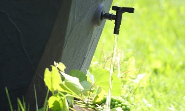 Regenwassertonne Regentonne Regenbehälter Amphore Hahn 230L Terracotta