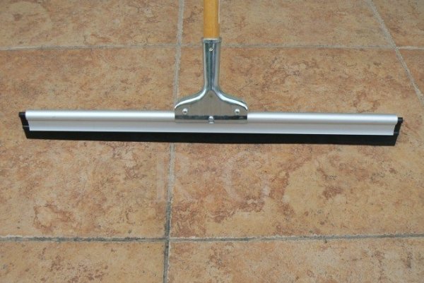 Wasserschieber Bodenreiniger mit Holzstiel 75cm