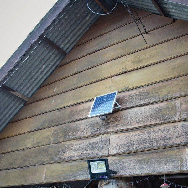 Naświetlacz LED solarny V-TAC 20W czarny IP65 pilot timer VT-60W 6000K 1650lm