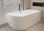 Balneo AVOLA Wanna wolnostojąca narożna prawa 170 x 80 cm biała akrylowa z ramą ze stali nierdzewnej i 6 nóżkami stabilizującymi z przelewem i korkiem czarnym J0101030402-2