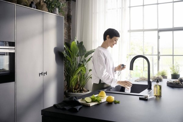 Hansgrohe Aqittura M91 SodaSystem 210 Bateria kuchenna wysoka z wyciąganą wylewką z filtrem czarny mat 76836670