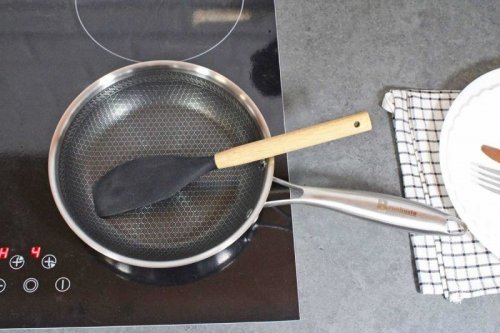 PATELNIA STALOWA 24cm Z POWŁOKĄ PLASTER MIODU 5550