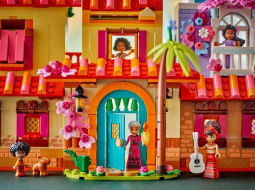 LEGO Klocki Disney Classic 43245 Magiczny dom Madrigalów