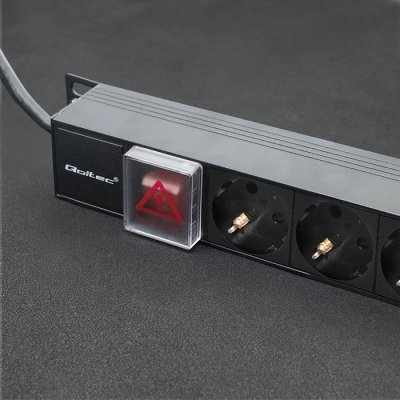 Qoltec Listwa zasilająca PDU do RACK | 16A | 16xSCHUKO | Pionowa | 1.8m