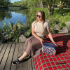 Mini lodówka turystyczna 5L KAMAI EDA wzór kwiat wiśni, lunchox na wkłady mrożące -  waniliowy korpus, czerwona rączka, błękitna