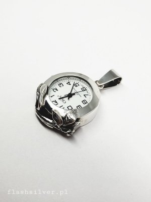 wiszący srebrny zegarek 