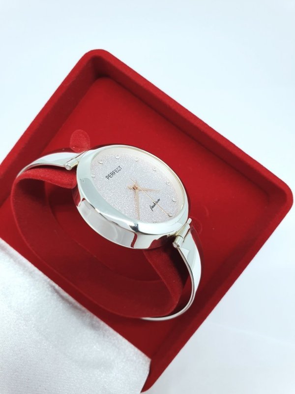 Srebrny zegarek z brokatem 