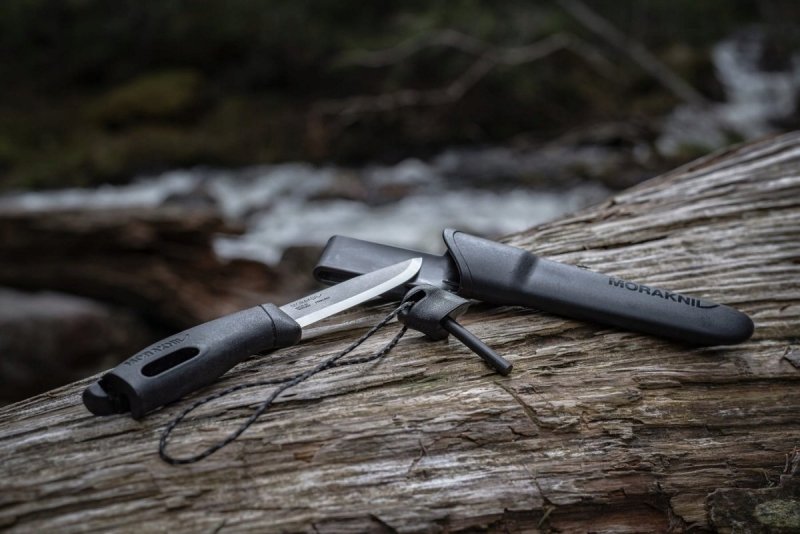 Mora nóż Companion Spark Stainless Steel Red