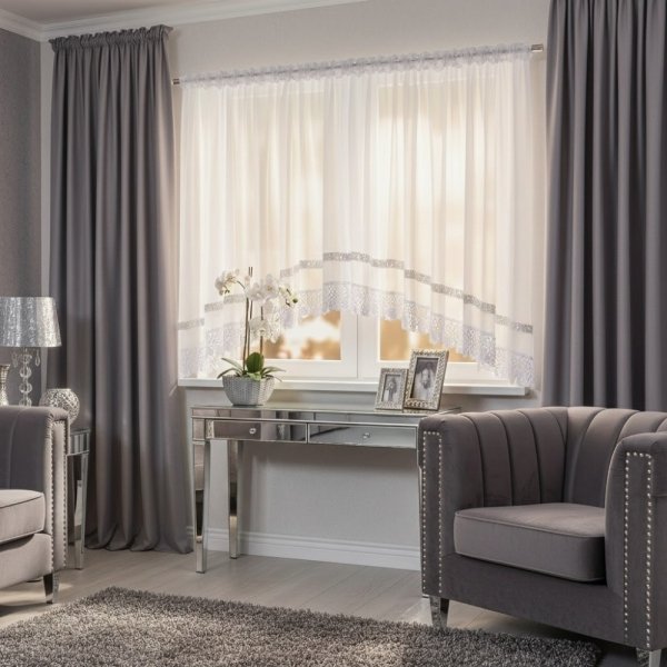 Firana gotowa 500x165 w eleganckim salonie