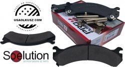 Klocki hamulcowe przednie z zestawem montażowym GMC Sierra -2010