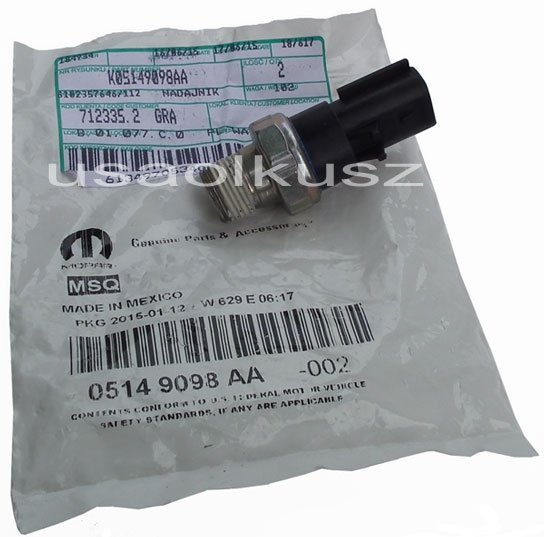 Czujnik ciśnienia oleju MOPAR silnika kontrolka Chrysler 300C V6 - 2010