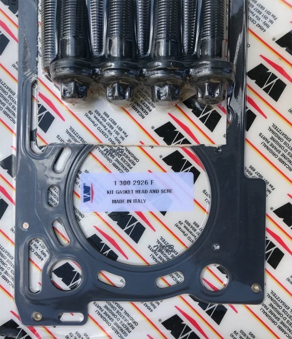 Uszczelka głowicy cylindrów silnika [EXF] lewa 0,96mm + śruby Lancia Thema 3,0 TD CRD 2012-2014