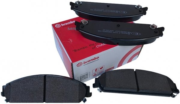Klocki hamulcowe przednie zacisk 2 tłoki Dodge Challenger BREMBO !!
